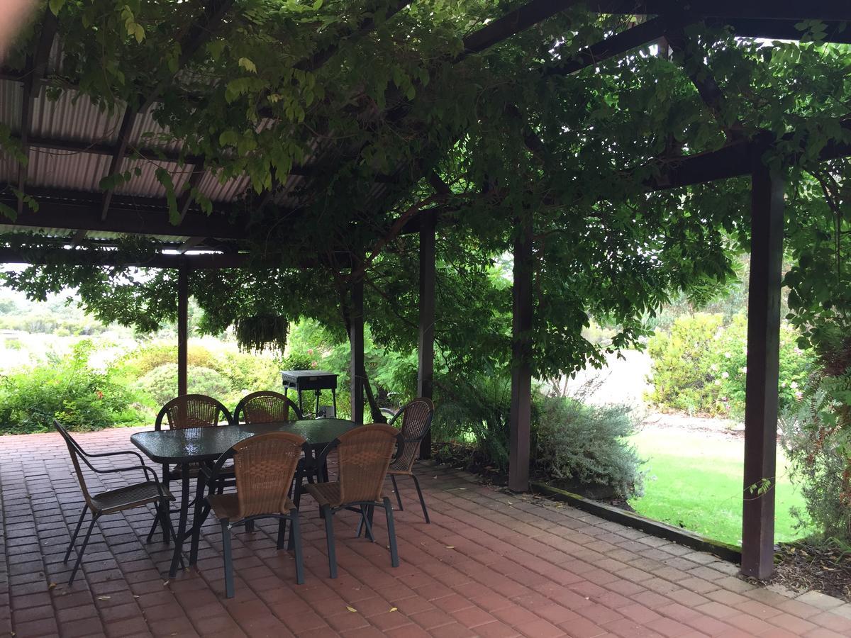Silversprings Spa Retreat Pet Friendly Cottages And Glampings Metricup Экстерьер фото